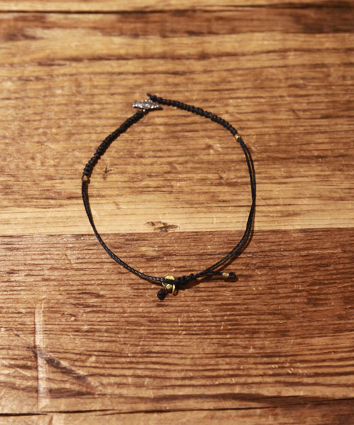 amp japan（アンプジャパン）の「Petite Marie Narrow Waxed Cord Bracelet（ブレスレット・メンズ・ブラック・FREE）」の3枚目の写真