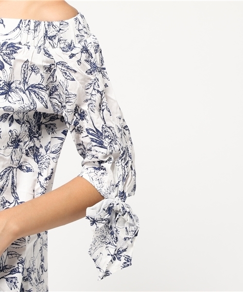 titivate（ティティベイト）の「ﾌﾗﾜｰﾌﾟﾘﾝﾄｵﾌｼｮﾙﾀﾞｰﾌﾞﾗｳｽ（シャツ/ブラウス・レディース・ブルー/ベージュ/ホワイト・FREE）」の8枚目の写真