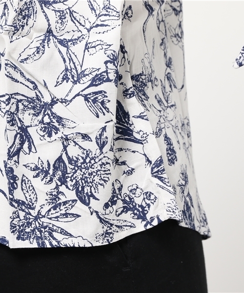 titivate（ティティベイト）の「ﾌﾗﾜｰﾌﾟﾘﾝﾄｵﾌｼｮﾙﾀﾞｰﾌﾞﾗｳｽ（シャツ/ブラウス・レディース・ブルー/ベージュ/ホワイト・FREE）」の9枚目の写真