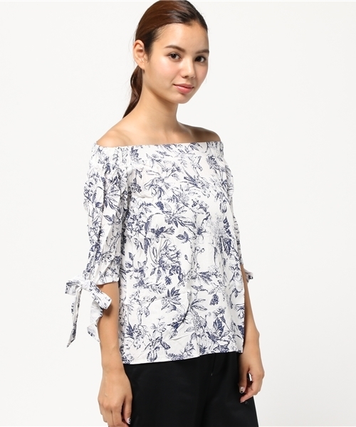 titivate（ティティベイト）の「ﾌﾗﾜｰﾌﾟﾘﾝﾄｵﾌｼｮﾙﾀﾞｰﾌﾞﾗｳｽ（シャツ/ブラウス・レディース・ブルー/ベージュ/ホワイト・FREE）」の11枚目の写真