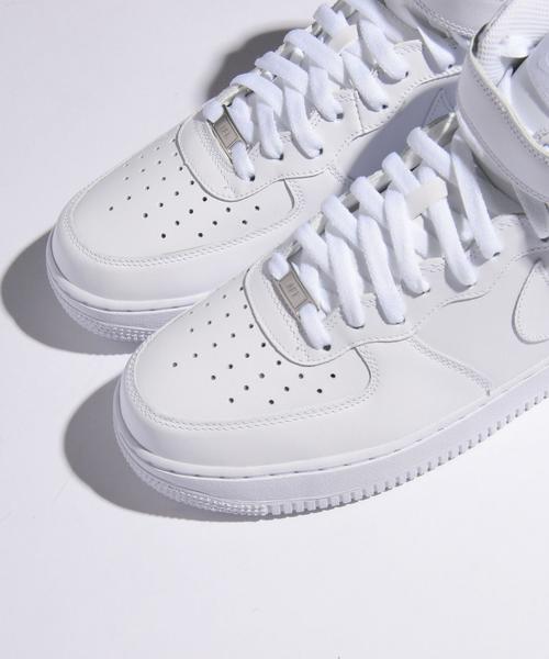NIKE(ナイキ)の「<NIKE(ナイキ)> AIRFORCE 1 MID/スニーカー(スニーカー・メンズ・ホワイト・27cm/29cm/26cm/26.5cm/28cm/27.5cm)」の6枚目の写真
