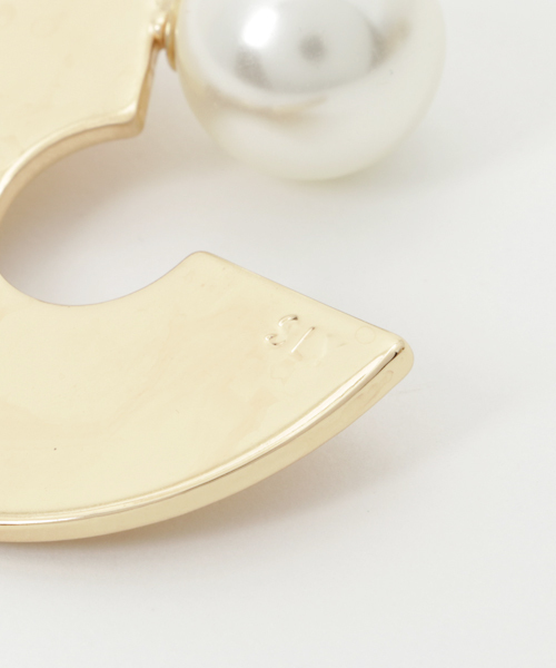 SLY（スライ）の「SEMI CIRCLE アクリルPEARL ピアス（ピアス（両耳用）・レディース・シルバー/ゴールド・FREE）」の5枚目の写真