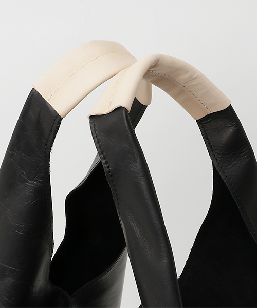 UNITED TOKYO（ユナイテッドトウキョウ）の「カーフレザートート（トートバッグ・メンズ・ブラック・FREE）」の4枚目の写真