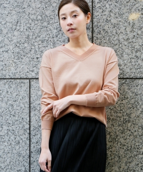 LEPSIM（レプシィム）の「14GナイロンプレーティングVネックプルオーバー　739013（ニット/セーター・レディース・イエロー/ダークネイビー/ピンク/オフホワイト/トップグレー・FREE）」の5枚目の写真