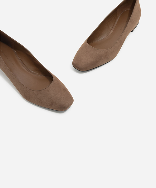 CHARLES & KEITH（チャールズ & キース）の「フォックススエードパンプス / FAUX SUEDE PUMPS（パンプス・レディース・バーガンディー/ブラック/ブラウン系その他/グレー・23.5cm/23cm/22.5cm/25cm/24.5cm）」の8枚目の写真