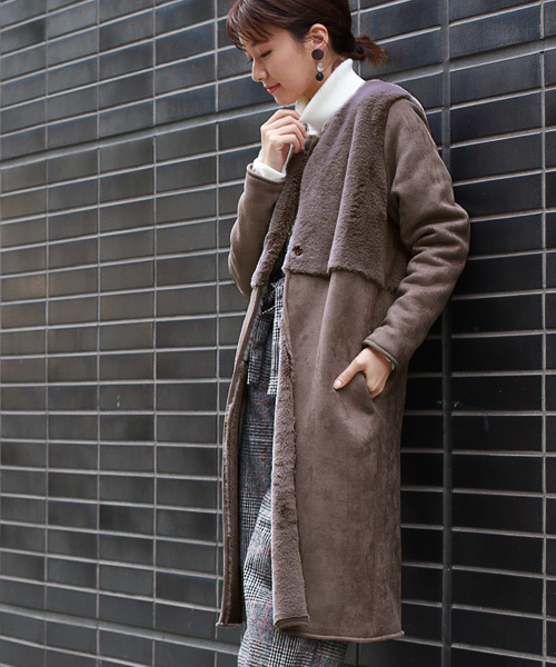 REAL CUBE（リアルキューブ）の「雑誌掲載・フード付きフェイクムートン2WAYコート（その他アウター・レディース・ネイビー/モカ/ライトベージュ・36/38/40）」の4枚目の写真