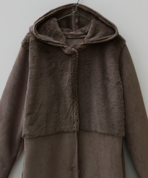 REAL CUBE（リアルキューブ）の「雑誌掲載・フード付きフェイクムートン2WAYコート（その他アウター・レディース・ネイビー/モカ/ライトベージュ・36/38/40）」の9枚目の写真