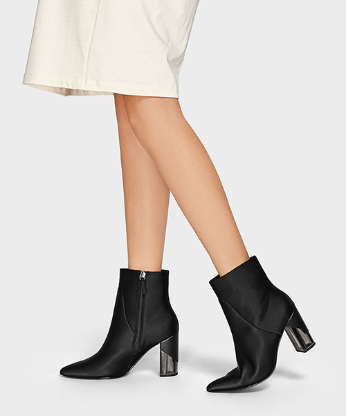 CHARLES & KEITH(チャールズ & キース)の「ルサイトヒールカーフブーツ/LUCITE HEEL CALF BOOTS(ブーツ・レディース・グレー/ブラック・23cm/23.5cm/24.5cm)」の4枚目の写真