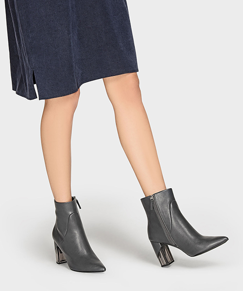 CHARLES & KEITH(チャールズ & キース)の「ルサイトヒールカーフブーツ/LUCITE HEEL CALF BOOTS(ブーツ・レディース・グレー/ブラック・23cm/23.5cm/24.5cm)」の10枚目の写真