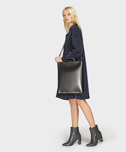 CHARLES & KEITH(チャールズ & キース)の「ルサイトヒールカーフブーツ/LUCITE HEEL CALF BOOTS(ブーツ・レディース・グレー/ブラック・23cm/23.5cm/24.5cm)」の5枚目の写真