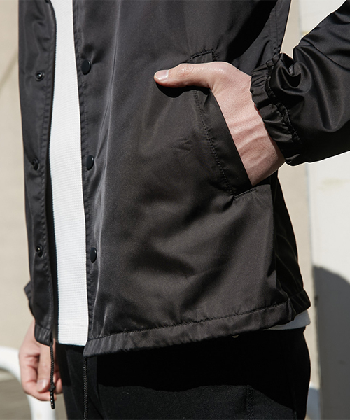 AZUL by moussy（アズールバイマウジー）の「バックプリント衿リブコーチジャケット（その他アウター・メンズ・ブラック/ネイビー・LARGE/MEDIUM/SMALL）」の3枚目の写真