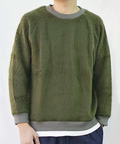 rehacer(レアセル)の「TROVE : POROMIES CREW NECK(スウェット・メンズ・カーキ・2)」の1枚目の写真