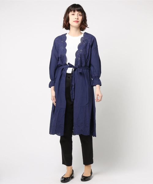 LBC(エルビーシー)の「スカラップ刺繍ガウン (カーディガン/ボレロ・レディース・ライトブラウン/ダークネイビー・MEDIUM)」の3枚目の写真