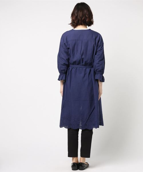 LBC(エルビーシー)の「スカラップ刺繍ガウン (カーディガン/ボレロ・レディース・ライトブラウン/ダークネイビー・MEDIUM)」の5枚目の写真