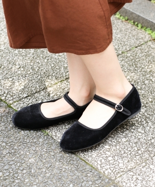 LOWRYS FARM（ローリーズファーム）の「チャイナシューズ　802201（スリッポン・レディース・ブラック/シルバー/チェック・MEDIUM/LARGE）」の2枚目の写真