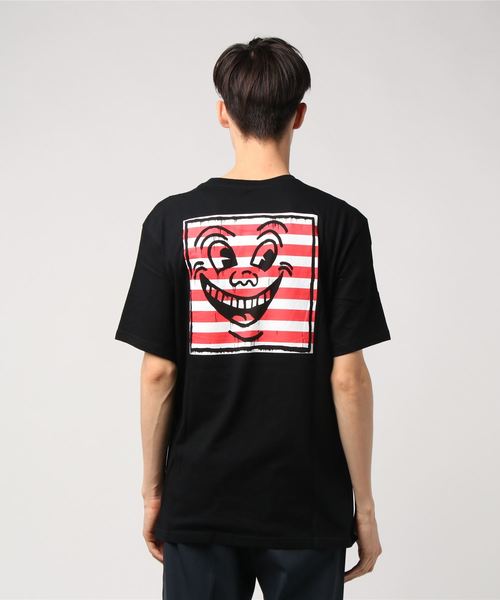 ELEMENT(エレメント)の「ELEMENTメンズ【KEITHHARING】KHSMILESSTEETシャツ(Tシャツ/カットソー・メンズ・ブラック・SMALL/MEDIUM/LARGE)」の3枚目の写真