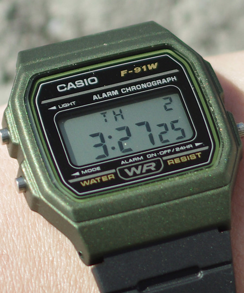 CASIO（カシオ）の「CASIO F-91WM : カシオ ベーシック デジタル チープカシオ（デジタル腕時計・レディース・ブラック/オリーブ/シルバー/ブルー/ゴールド・FREE）」の7枚目の写真