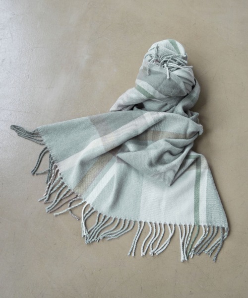 LOWRYS FARM(ローリーズファーム)の「チェックストール 851192(ストール/ショール・レディース・アイボリー/グレー/ベージュ/ネイビー/ブラウン/ベージュ系その他/ライトグレー/ブラウン系その他/ベージュ系その他3/オレンジ/ブラック・FREE)」の15枚目の写真