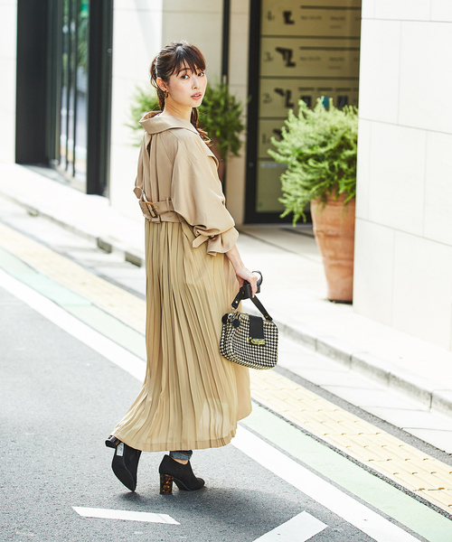 GeeRA(ジーラ)の「バックプリーツロングトレンチコート(トレンチコート・レディース・ベージュ/ネイビー・MEDIUM/LARGE/X-LARGE)」の7枚目の写真