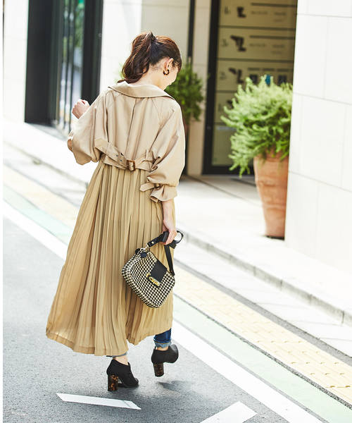 GeeRA(ジーラ)の「バックプリーツロングトレンチコート(トレンチコート・レディース・ベージュ/ネイビー・MEDIUM/LARGE/X-LARGE)」の11枚目の写真
