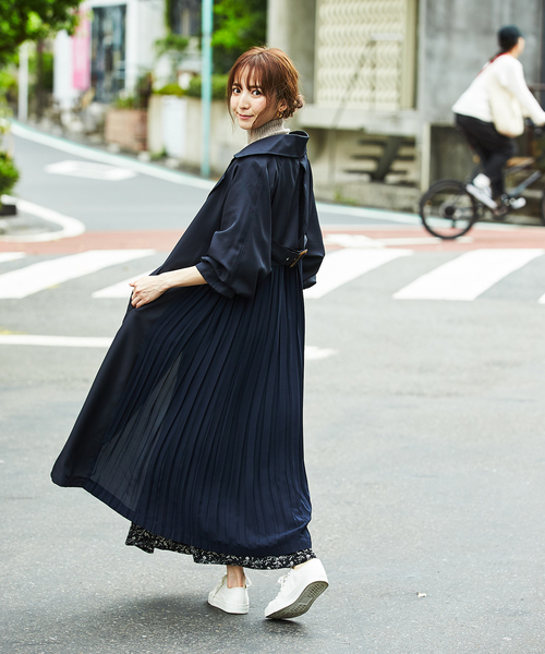GeeRA(ジーラ)の「バックプリーツロングトレンチコート(トレンチコート・レディース・ベージュ/ネイビー・MEDIUM/LARGE/X-LARGE)」の3枚目の写真