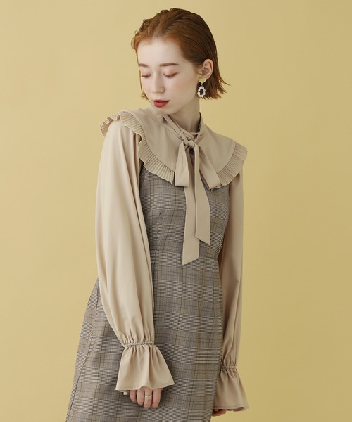 one after another NICE CLAUP（ワンアフターアナザーナイスクラップ）の「プリーツリボンブラウス（シャツ/ブラウス・レディース・ベージュ/オフホワイト/グリーン・FREE）」の3枚目の写真