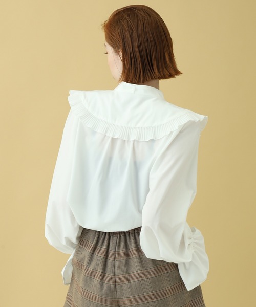 one after another NICE CLAUP（ワンアフターアナザーナイスクラップ）の「プリーツリボンブラウス（シャツ/ブラウス・レディース・ベージュ/オフホワイト/グリーン・FREE）」の6枚目の写真