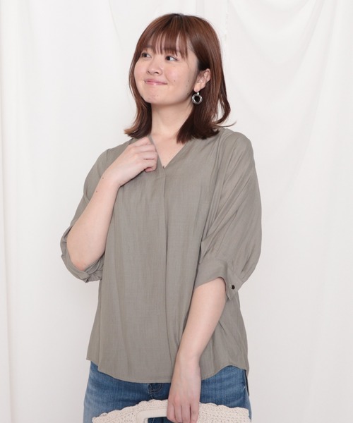 Cheek（チーク）の「タック入りブラウス（シャツ/ブラウス・レディース・オフホワイト/ベージュ/モスグリーン・MEDIUM）」の11枚目の写真