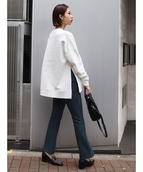 EMODA（エモダ）の「ロングスリットトップ（スウェット・レディース・ホワイト/ブラック/カーキ・FREE）」の8枚目の写真
