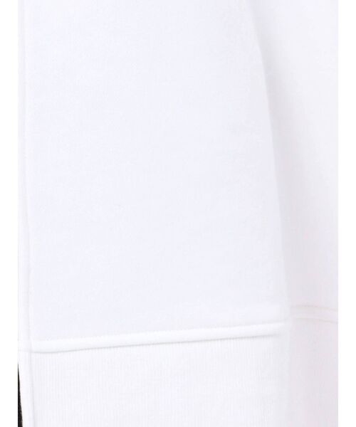 EMODA（エモダ）の「ロングスリットトップ（スウェット・レディース・ホワイト/ブラック/カーキ・FREE）」の18枚目の写真