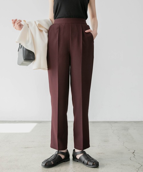 BONLECILL（ボンルシール）の「センタープレス タック入りテーパード スラックスパンツ（スラックス・レディース・ブラック/ベージュ/ブルー/イエロー/グリーン/ネイビー/オレンジ/ブルーグレー/モスグリーン/レッド/ダークブラウン/パープル/マスタード/グレイッシュベージュ/ブラウン・M/L）」の4枚目の写真