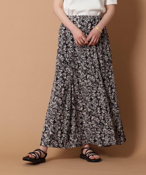 DRESSTERIOR（ドレステリア）の「◆フラワープリントタックマキシスカート（スカート・レディース・グレー系5/ネイビー系・38/36）」の2枚目の写真