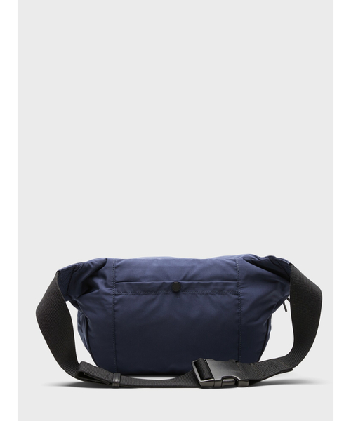 Banana Republic（バナナリパブリック）の「ウォーターリペレント クロスボディバッグ ベルトバッグ（ボディバッグ/ウエストポーチ・メンズ・ネイビー・ONE SIZE）」の2枚目の写真