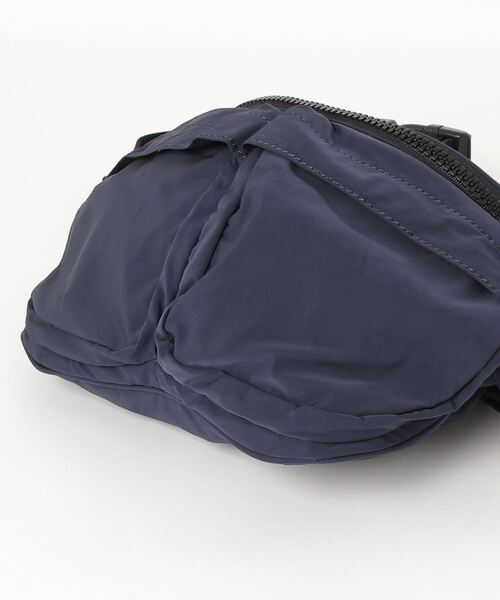 Banana Republic（バナナリパブリック）の「ウォーターリペレント クロスボディバッグ ベルトバッグ（ボディバッグ/ウエストポーチ・メンズ・ネイビー・ONE SIZE）」の7枚目の写真