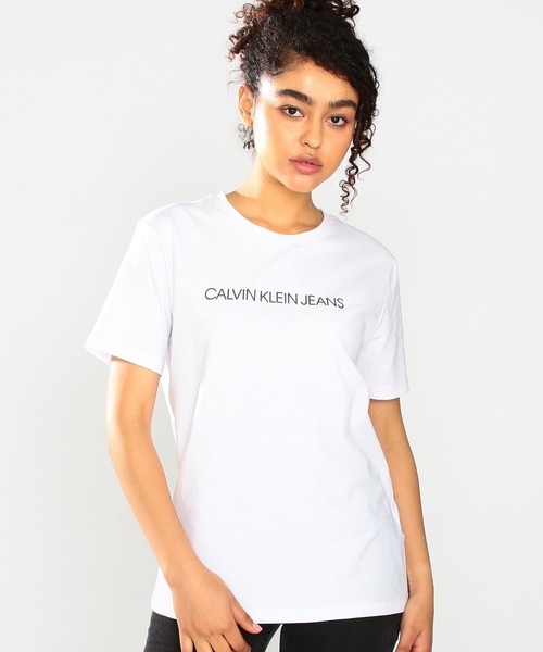 Calvin Klein Jeans(カルヴァンクラインジーンズ)の「ワード ロゴ ショートスリーブ Tシャツ(Tシャツ/カットソー・レディース・ホワイト/ブラック・S/M/L/XS)」の2枚目の写真