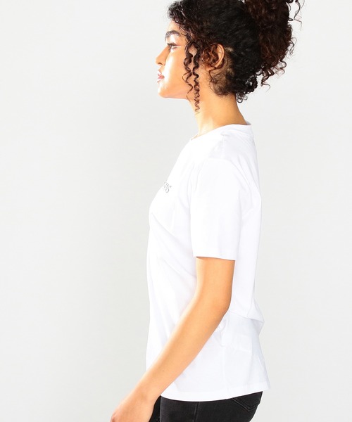 Calvin Klein Jeans(カルヴァンクラインジーンズ)の「ワード ロゴ ショートスリーブ Tシャツ(Tシャツ/カットソー・レディース・ホワイト/ブラック・S/M/L/XS)」の5枚目の写真