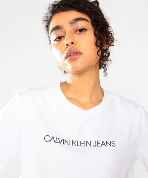 Calvin Klein Jeans(カルヴァンクラインジーンズ)の「ワード ロゴ ショートスリーブ Tシャツ(Tシャツ/カットソー・レディース・ホワイト/ブラック・S/M/L/XS)」の6枚目の写真