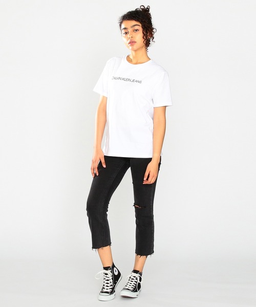Calvin Klein Jeans(カルヴァンクラインジーンズ)の「ワード ロゴ ショートスリーブ Tシャツ(Tシャツ/カットソー・レディース・ホワイト/ブラック・S/M/L/XS)」の7枚目の写真