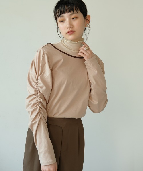 Bab（バブ）の「【WEB限定】配色パイピング袖シャーリングカットソー（Tシャツ/カットソー・レディース・ブラック/ベージュ/オフホワイト・FREE）」の2枚目の写真