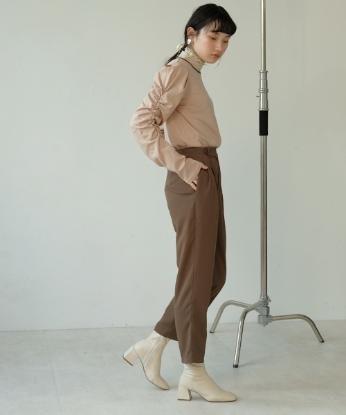 Bab（バブ）の「【WEB限定】配色パイピング袖シャーリングカットソー（Tシャツ/カットソー・レディース・ブラック/ベージュ/オフホワイト・FREE）」の11枚目の写真