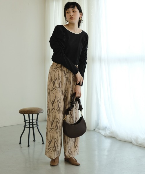 Bab（バブ）の「【WEB限定】配色パイピング袖シャーリングカットソー（Tシャツ/カットソー・レディース・ブラック/ベージュ/オフホワイト・FREE）」の19枚目の写真