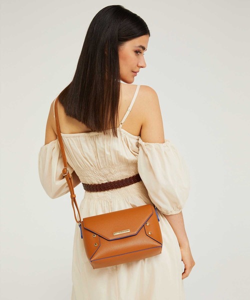 SISLEY（シスレー）の「フェイクレザー型押しスタッズミニショルダーバッグ（ショルダーバッグ・レディース・ブラック/オフホワイト/ブラウン・FREE）」の3枚目の写真