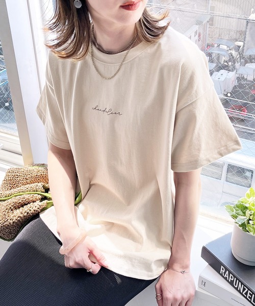 reca（レカ）の「筆記体プリントロゴＴシャツ（Tシャツ/カットソー・レディース・ホワイト/グレイッシュベージュ/チャコール/ブルー/ブラック/ライトベージュ/ネイビー/レッド系・FREE）」の4枚目の写真