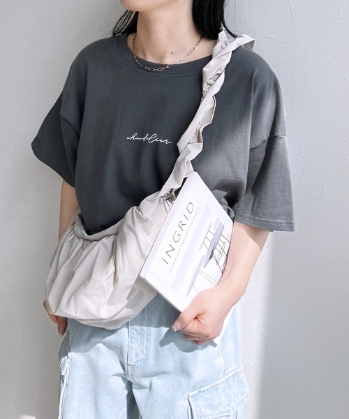 reca（レカ）の「筆記体プリントロゴＴシャツ（Tシャツ/カットソー・レディース・ホワイト/グレイッシュベージュ/チャコール/ブルー/ブラック/ライトベージュ/ネイビー/レッド系・FREE）」の20枚目の写真