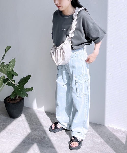 reca（レカ）の「筆記体プリントロゴＴシャツ（Tシャツ/カットソー・レディース・ホワイト/グレイッシュベージュ/チャコール/ブルー/ブラック/ライトベージュ/ネイビー/レッド系・FREE）」の22枚目の写真