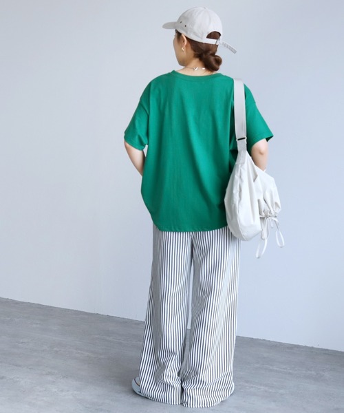 reca(レカ)の「筆記体プリントロゴTシャツ(Tシャツ/カットソー・レディース・ホワイト/グレイッシュベージュ/チャコール/ブルー/ブラック/ライトベージュ/ネイビー/レッド系/グリーン・FREE)」の19枚目の写真