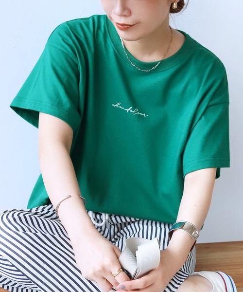 reca(レカ)の「筆記体プリントロゴTシャツ(Tシャツ/カットソー・レディース・ホワイト/グレイッシュベージュ/チャコール/ブルー/ブラック/ライトベージュ/ネイビー/レッド系/グリーン・FREE)」の20枚目の写真