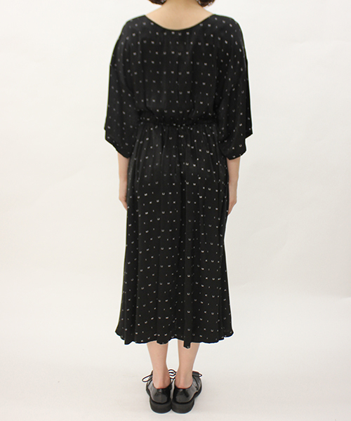 i（アイ）の「IKUMI PRINT LONG ONE-PIECE（ワンピース・レディース・ホワイト/ブラック・FREE）」の9枚目の写真