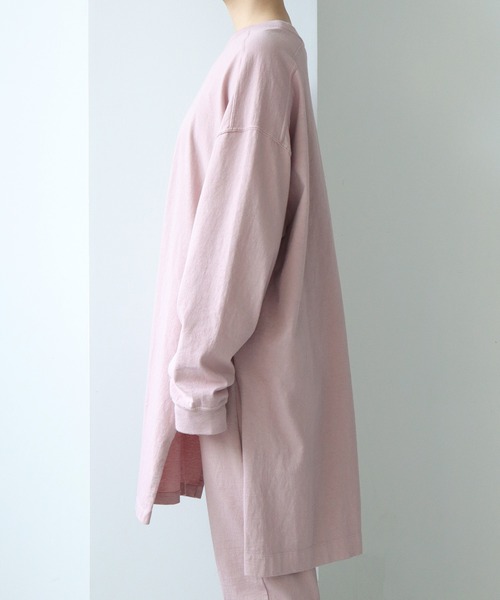 note et silence （ノートエシロンス）の「◇18/-USA天竺　製品染スリットプルオーバー（Tシャツ/カットソー・レディース・ライトピンク/ホワイト/チャコールグレー/カーキ・FREE）」の5枚目の写真