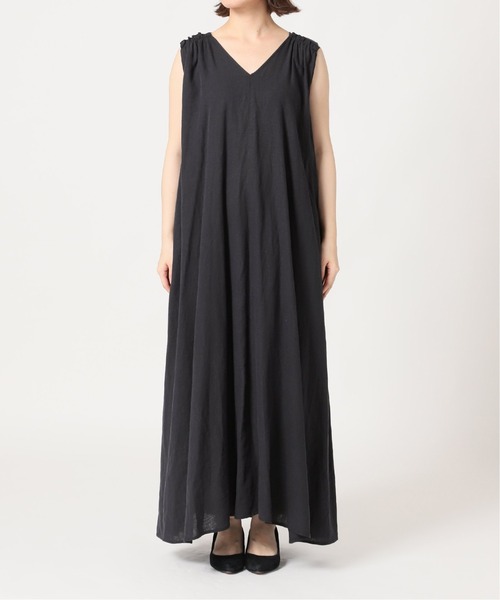 SLOBE IENA（スローブイエナ）の「Vネックフレアロングワンピース【手洗い可能】◆（ワンピース・レディース・チャコールグレー/イエロー・38/36）」の18枚目の写真